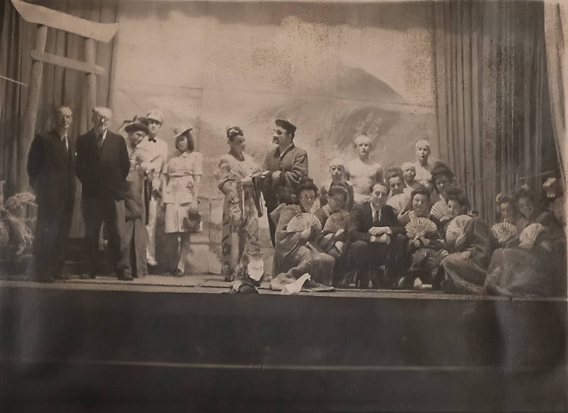 1947 Weihnachten in Oksboel, Gruppenbild aller Mitwirkenden der Aufführung 